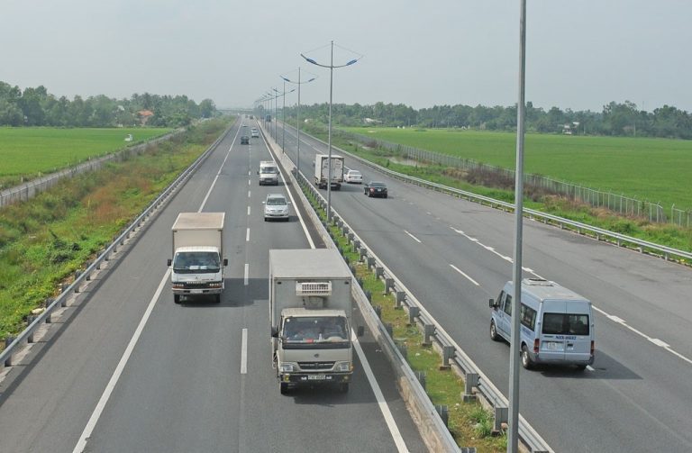 Hàng loạt tuyến đường giao thông mở rộng xung quanh TP HCM
